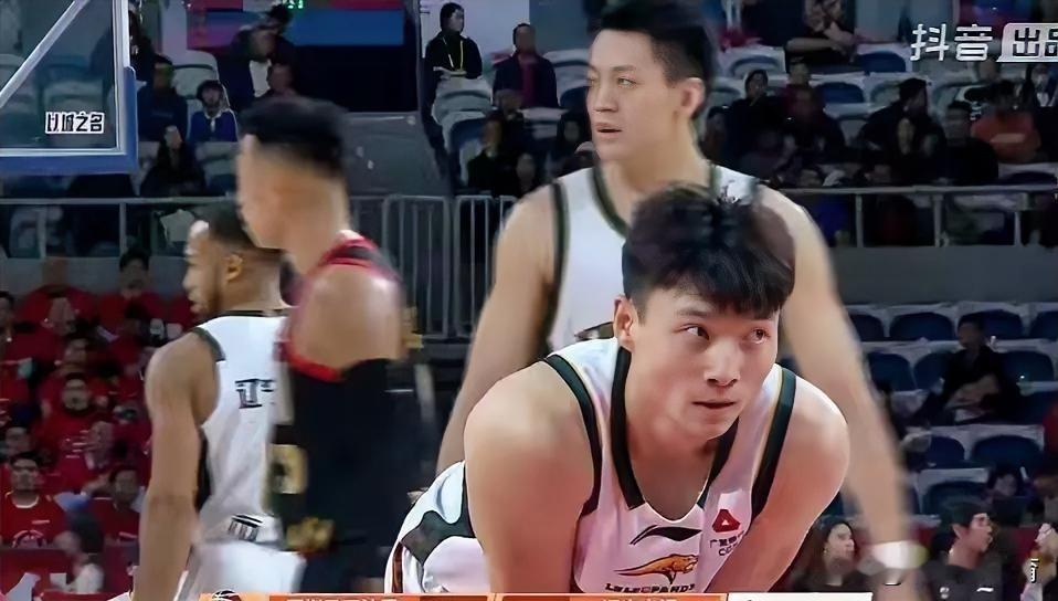 辽篮三分惜败深圳队，不是莫兰德也不是姜宇星，输球的罪魁祸首就是他。
辽篮客场挑战