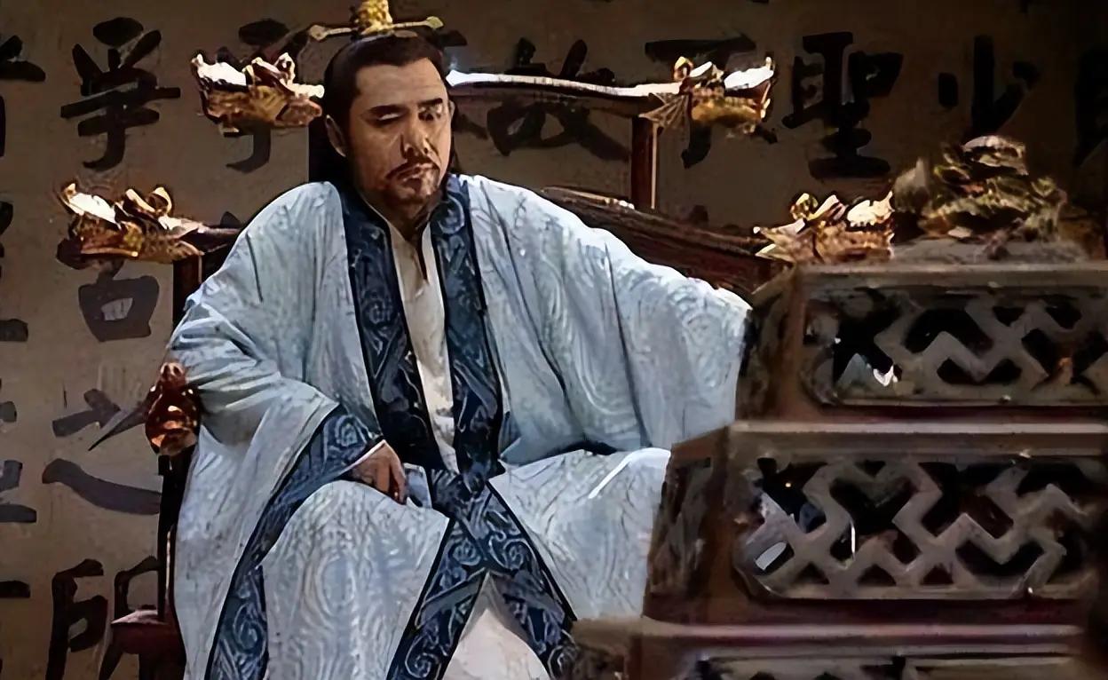 嘉靖这个人不简单，聪明、固执、还自命清高，但他不昏聩，不滥杀，分得清好赖人。
