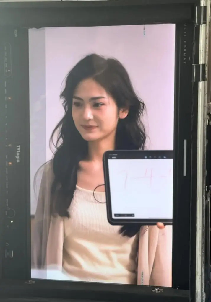 短剧女主京东青春采销直播间热舞炸场从13岁初登荧屏的小演员，再到大二那年在电视剧