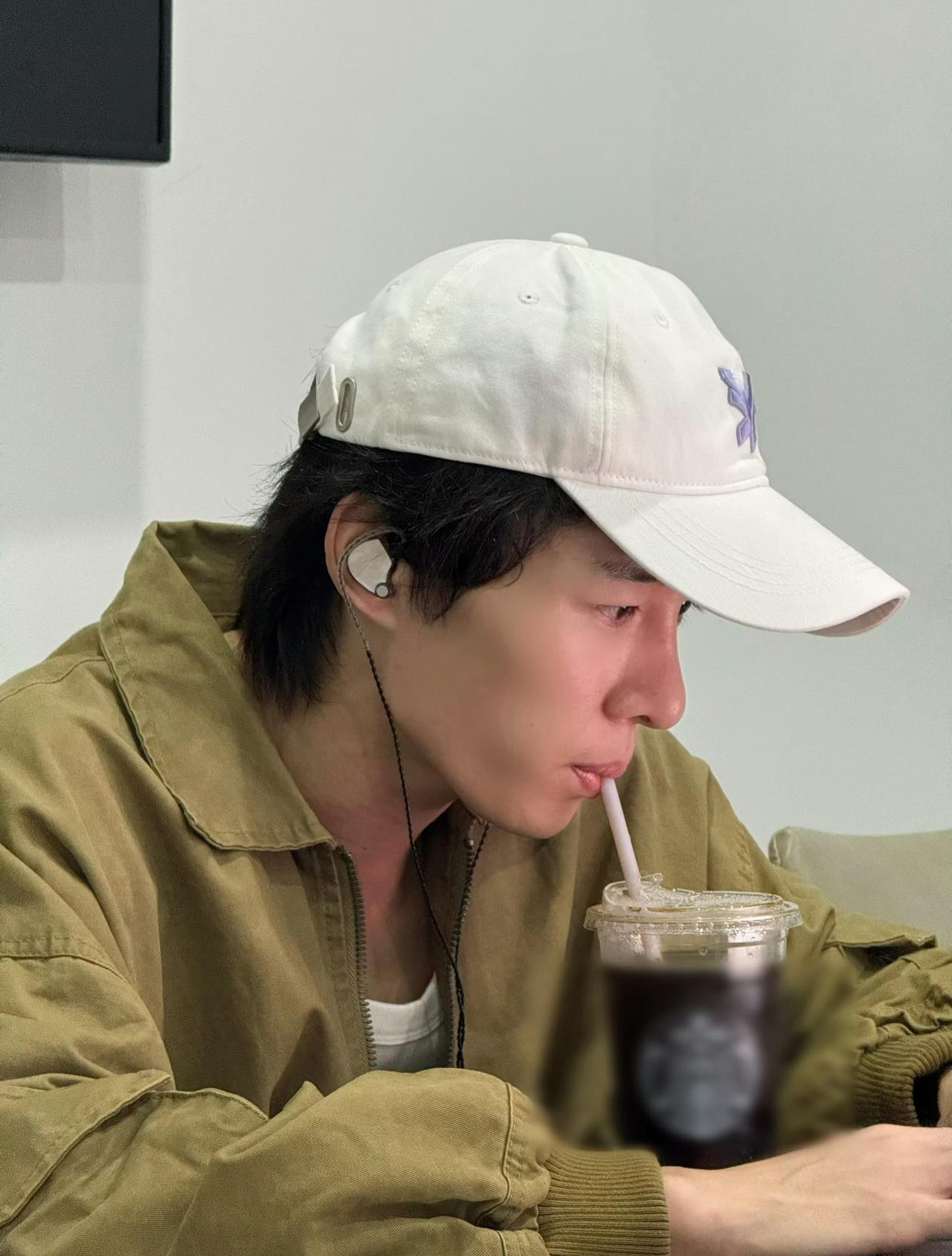 团巡彩排的小沅，辛苦了
十个勤天种地吧卓沅 ​​​
