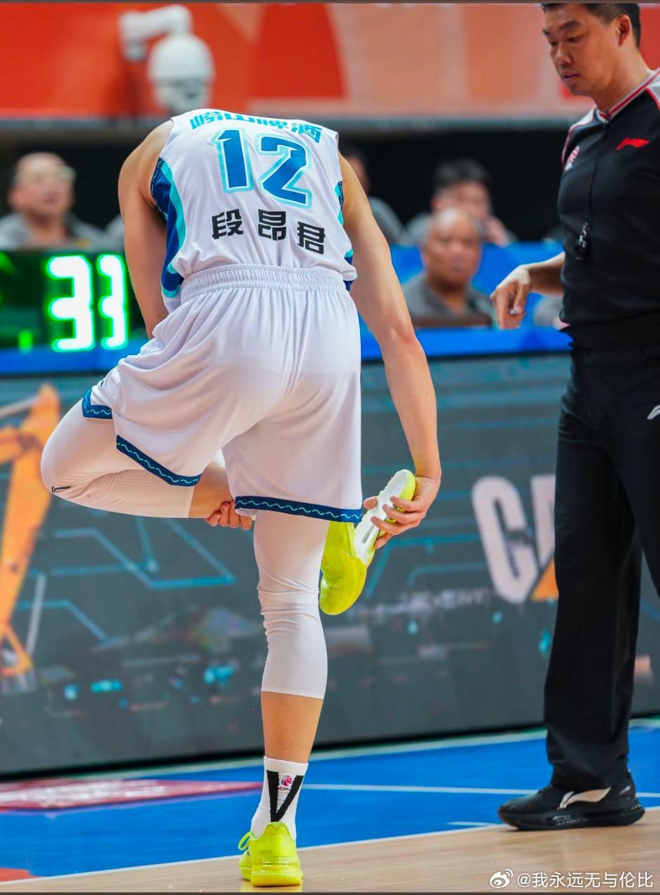 CBA的强度真大，段昂君的鞋底都打掉了cbaCBA