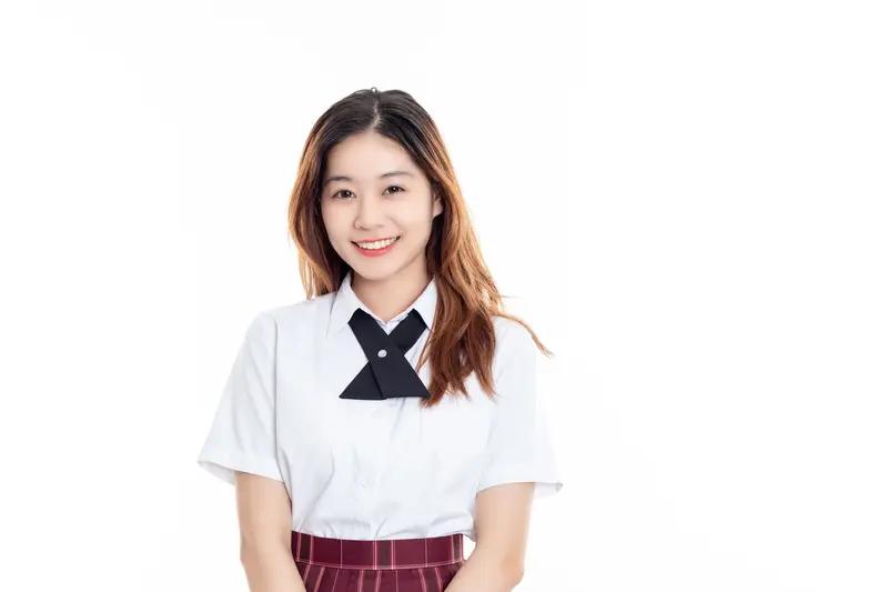 燃爆！国际航班外籍男辱骂中国女生，哈尔滨女博士一句英文怒怼，全舱鼓掌叫好
 
家