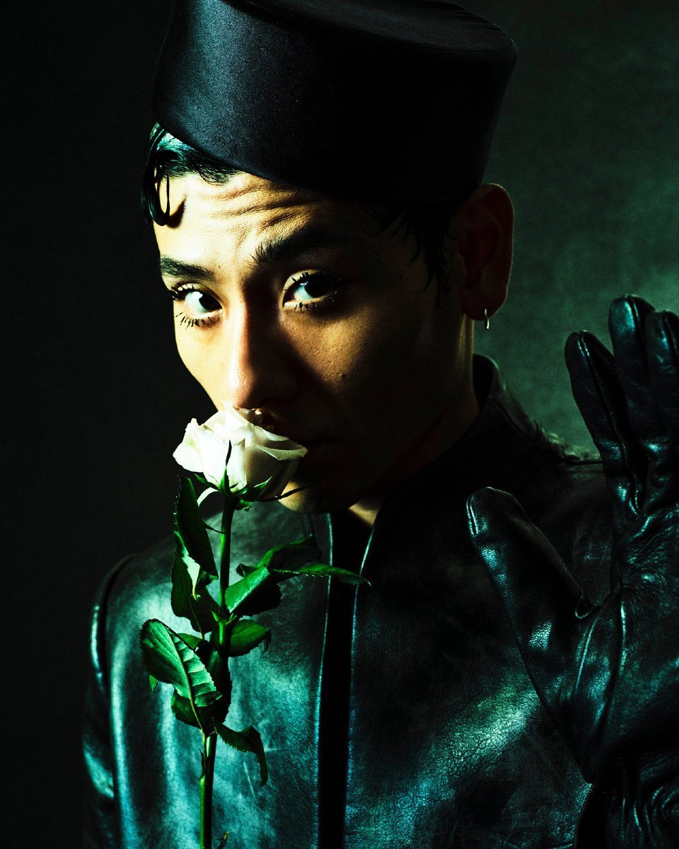 蒋奇明的这个风格是我的欣赏不来了 有点反胃感[黑线] ​​​