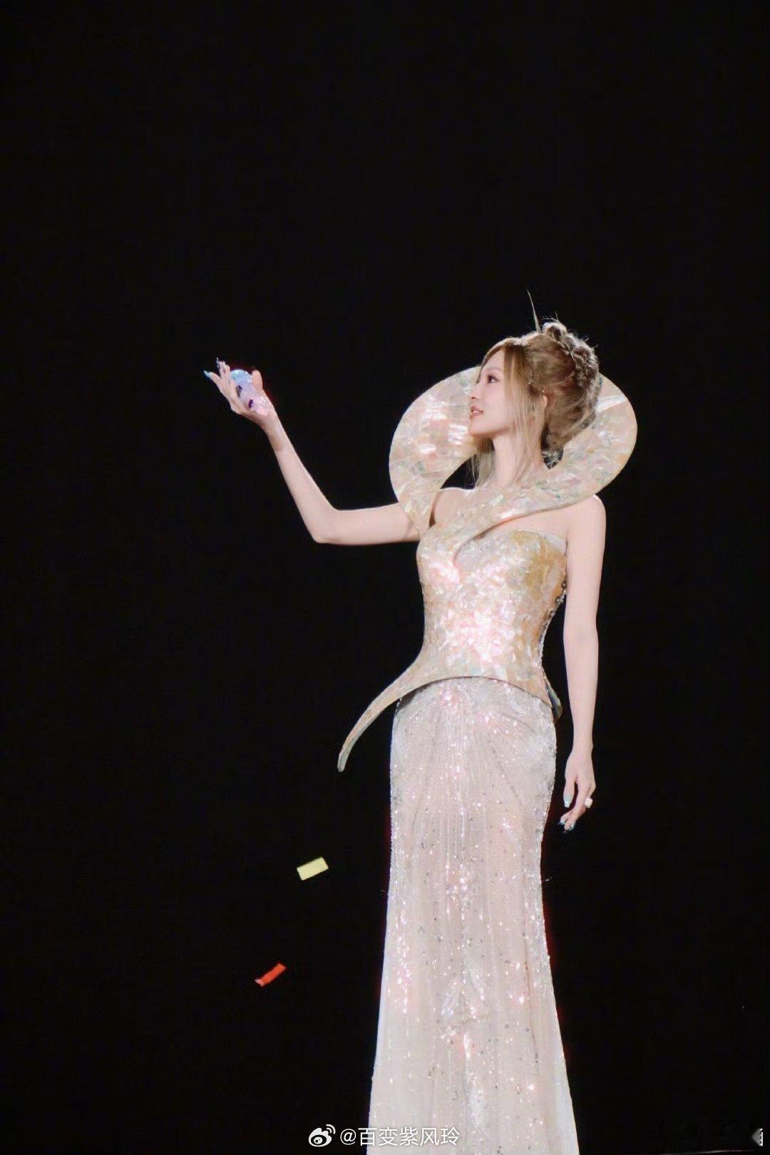 张韶涵这15S是我能听的吗 这15秒已经足够让人上头。张韶涵的声音有一种治愈的力