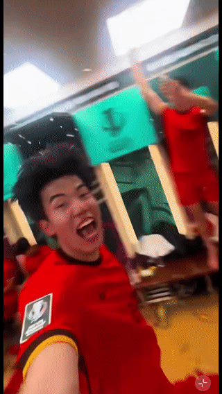 国足球员更衣室怒吼中国足球需要这样的时刻 希望少年们拿的是里约奥运会中国女排的剧