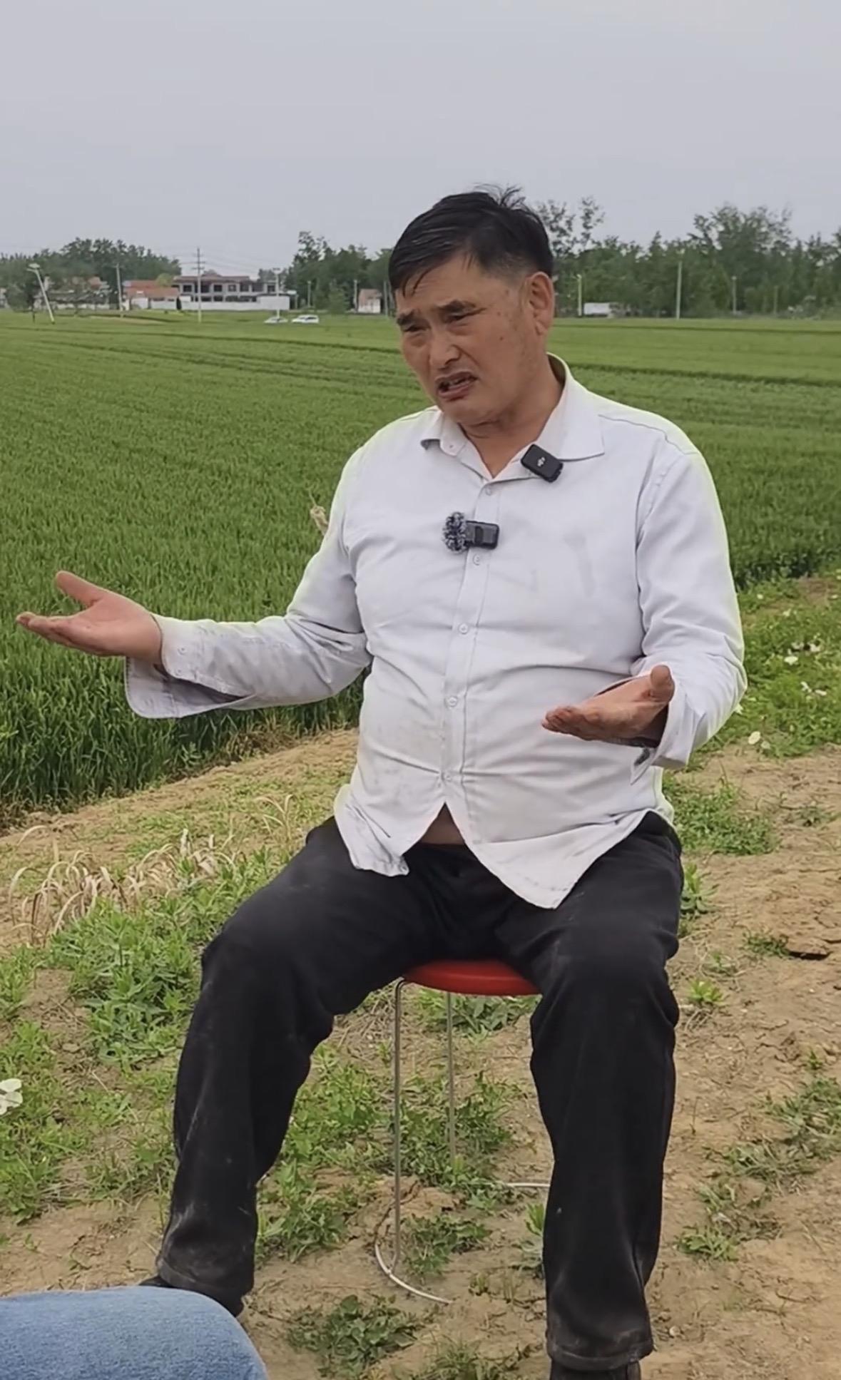 大衣哥孝敬父母不能等，大衣哥朱之文接受采访什么都能等孝敬父母不能等。

大衣哥也