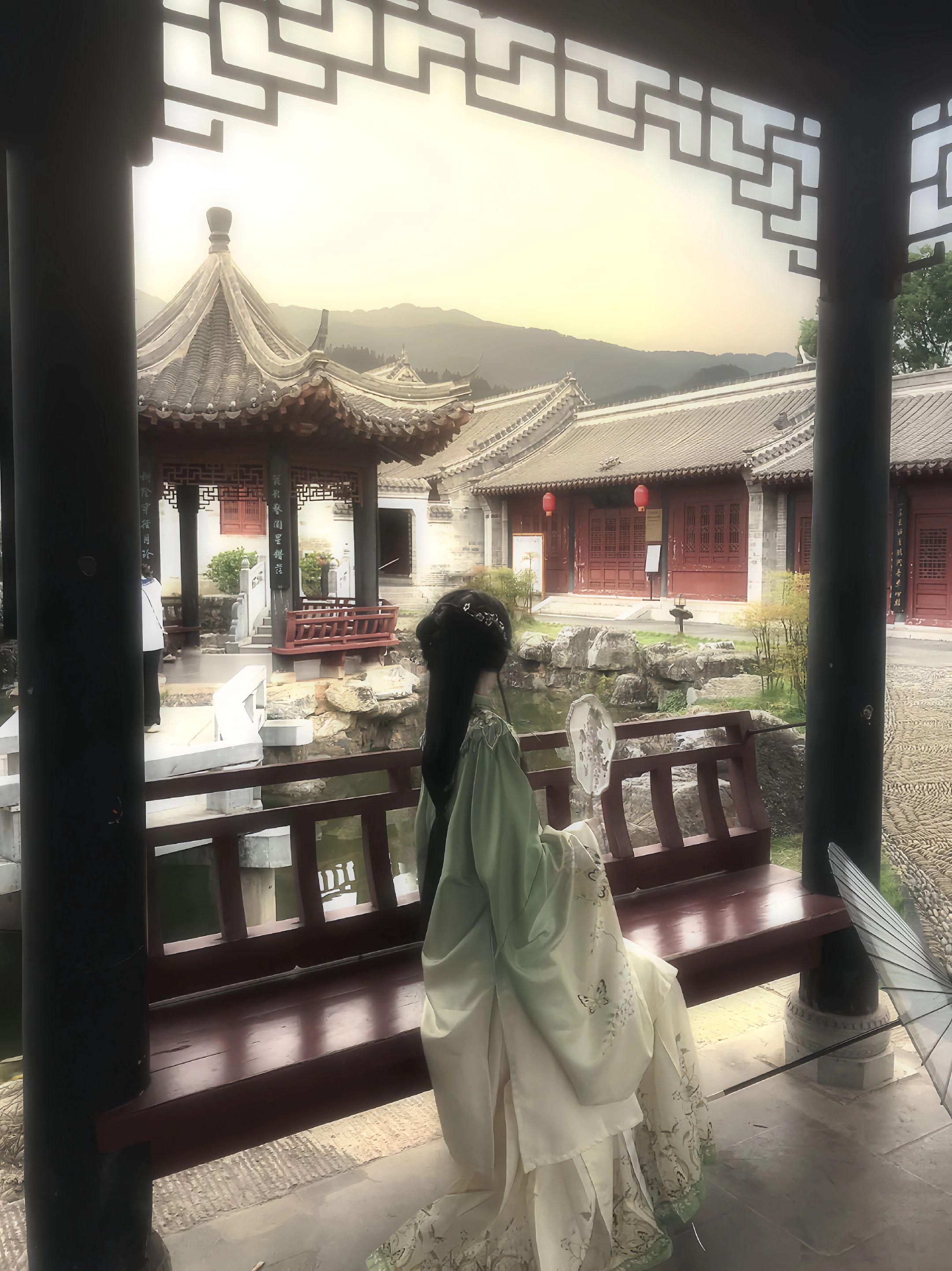 “明朝明朝待明朝，只愿卿卿意逍遥”
