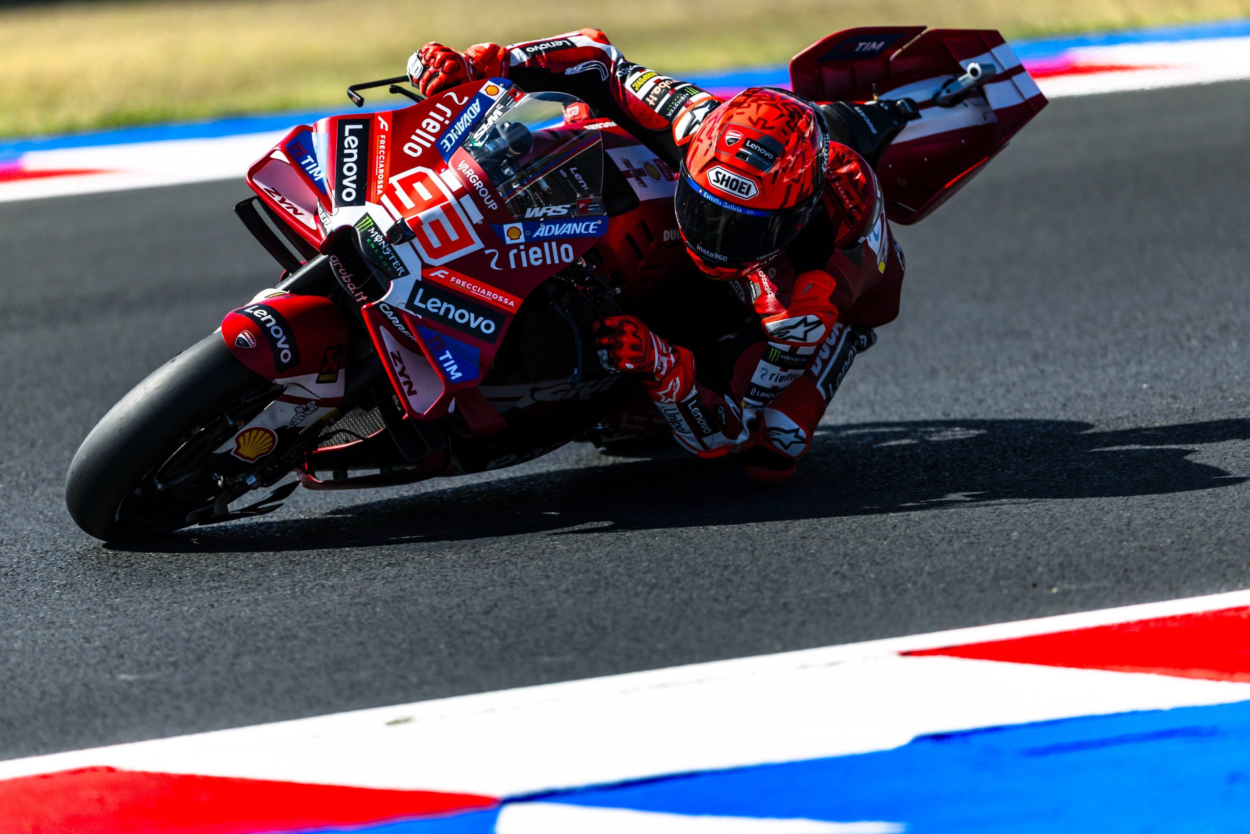 MotoGP圣马力诺冲刺赛：马克·马奎兹取得胜利，贝泽奇和马丁两台阿普利亚厂队在