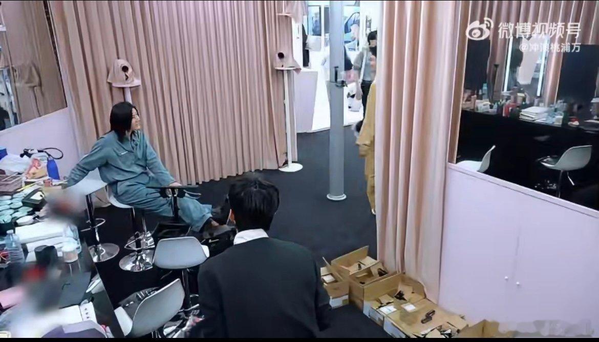 颜安魅力收获阿姨粉巴黎合伙人颜安[超话] 店长颜安太圈好感了！感冒还坚持搬货理货