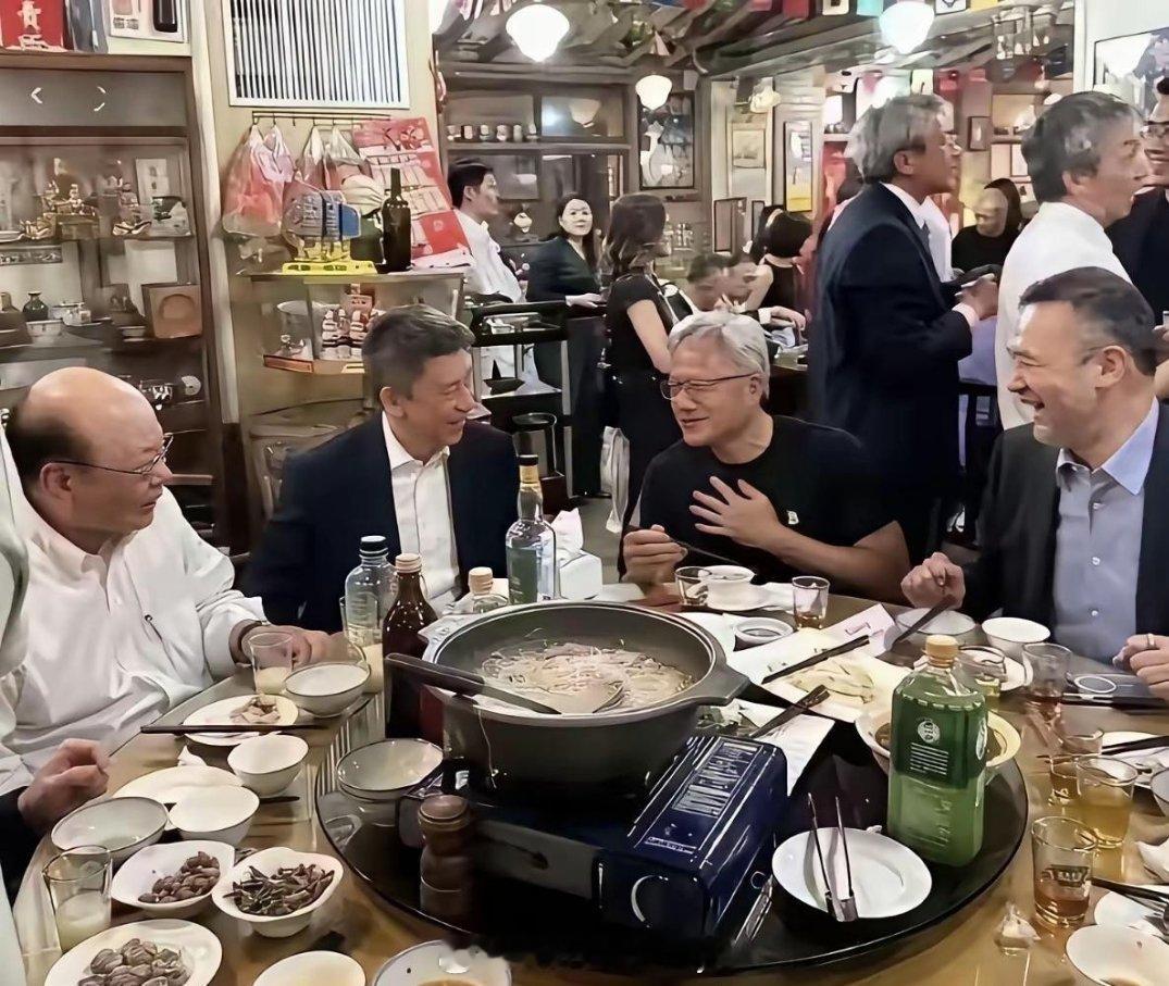 不喝茅台， 不用包间， 不用倒酒.. 人家不用这些来证明什么的 