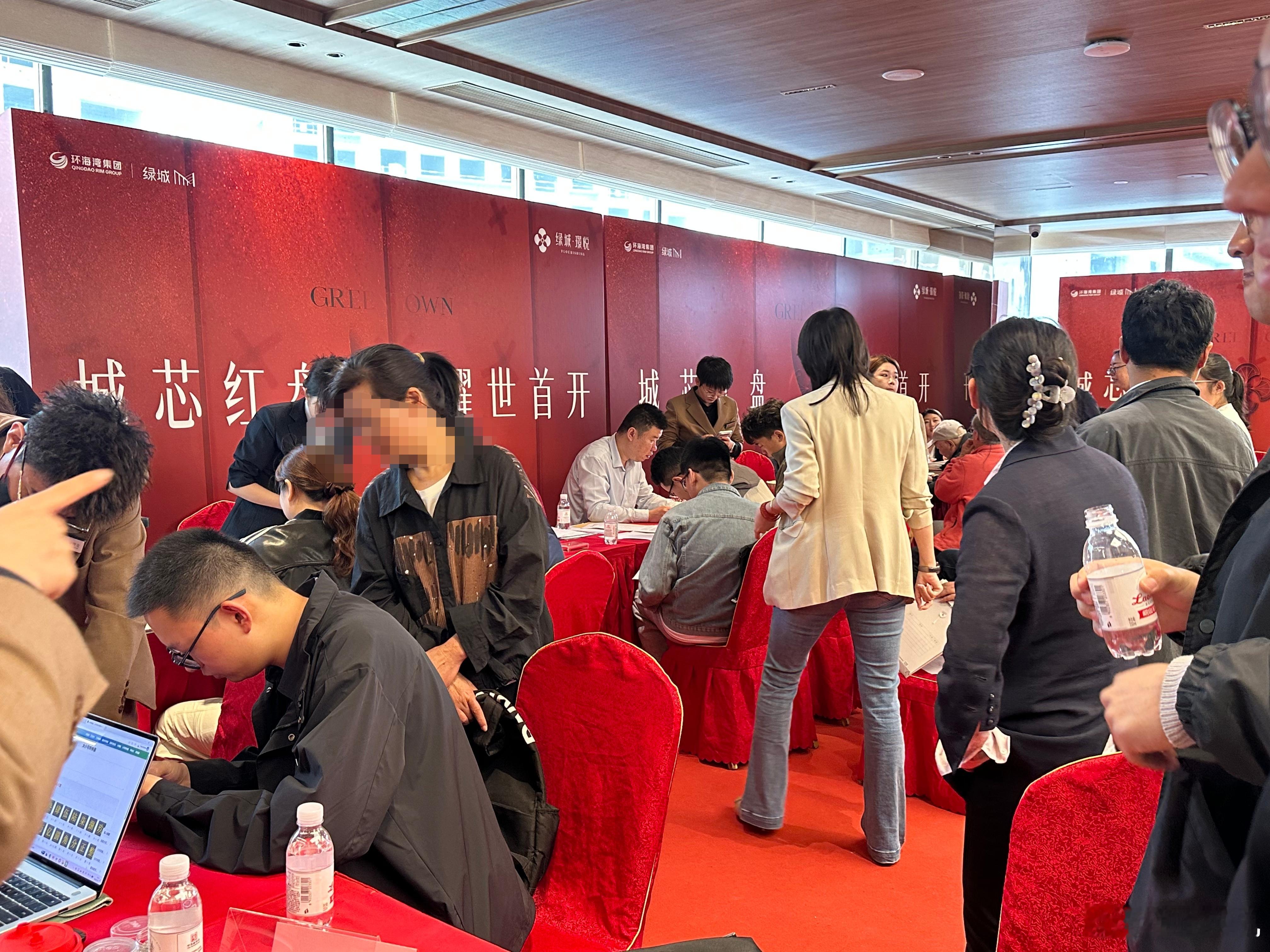 绿城璟悦本周末顺利开盘，销售近百套，拿下了1.6亿的总销售额，打响四方。这是个很