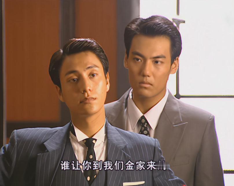 一见到欧阳，金燕西就像炸毛的公鸡，总是控制不住找欧阳麻烦。
其实人家欧阳，一直以