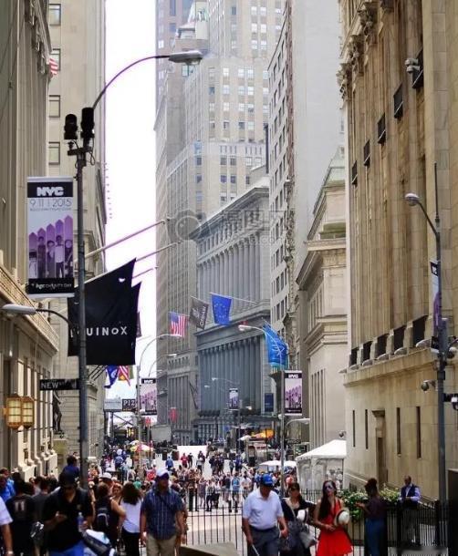 美国三权分立的理论基础是人性是恶的，西方人根本不相信这个世界有大公无私的人，为了