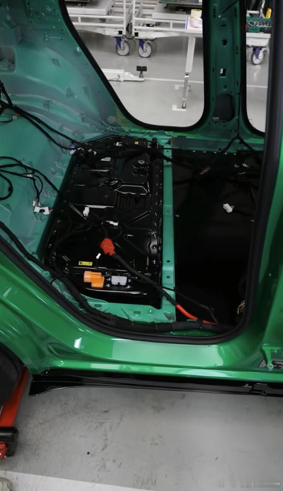 今天雷军的直播，才知道原来小米YU7的电池包体积利用率达到了80%以上，比SU7