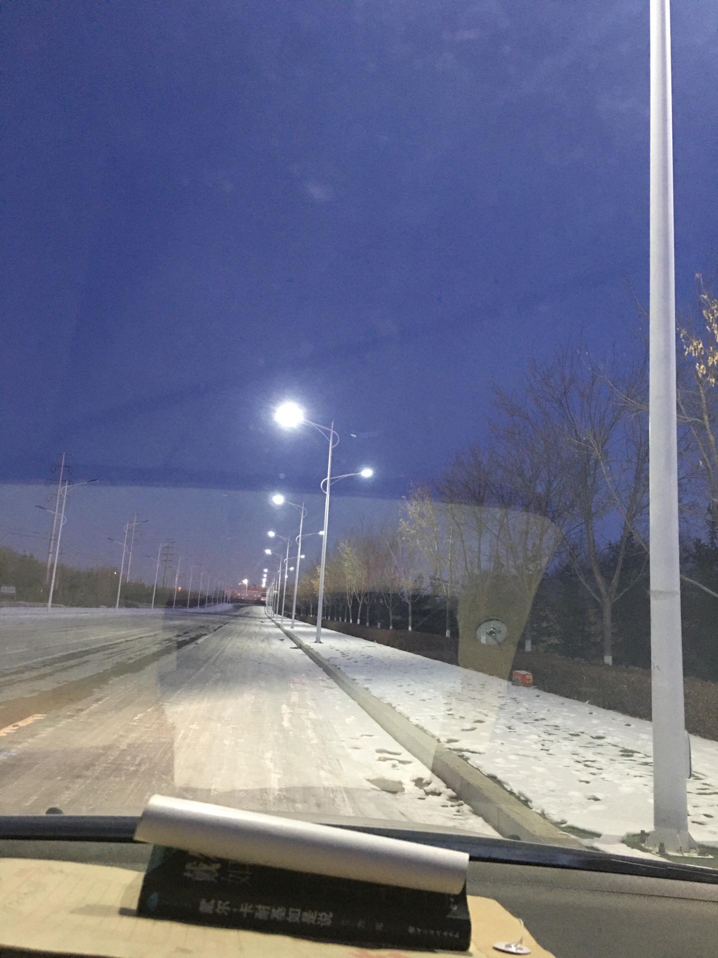把所有的遗憾埋在雪里 愿人间皆安