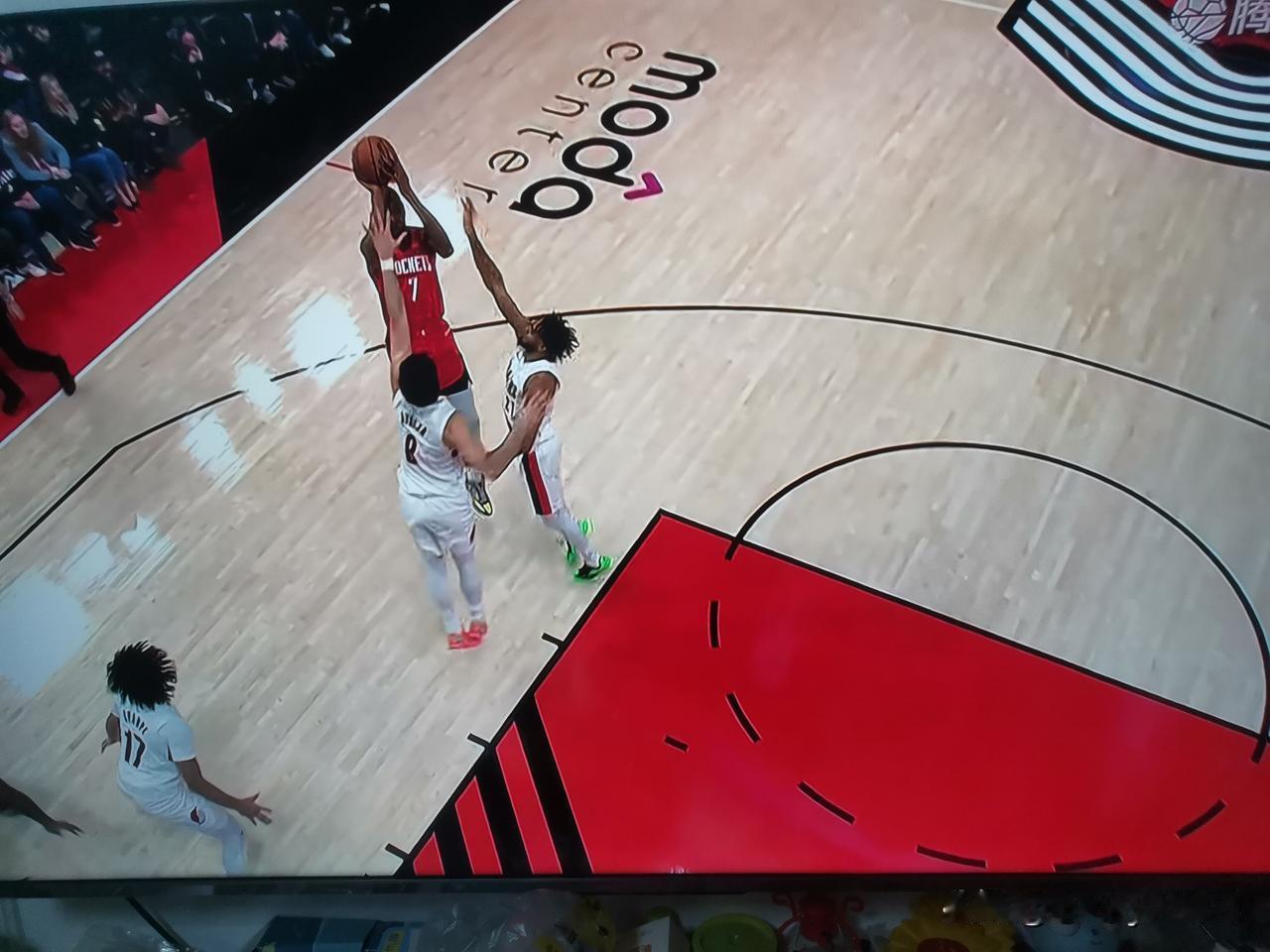 又来绝杀？这次没中！杜兰特 5.9秒持球进攻绝杀未果，伊森极限补篮被判超时，就差