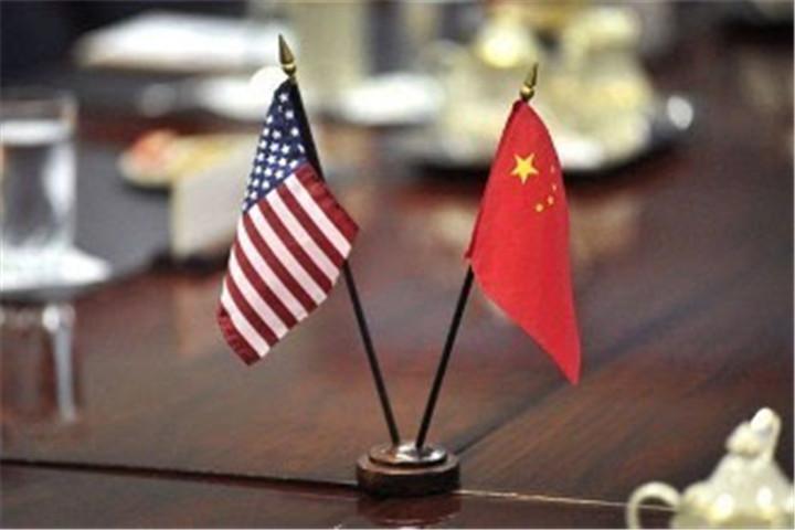 全球民意天平正在经历一场从未有过的翻转，四份来自不同权威机构的独立民调几乎同时指