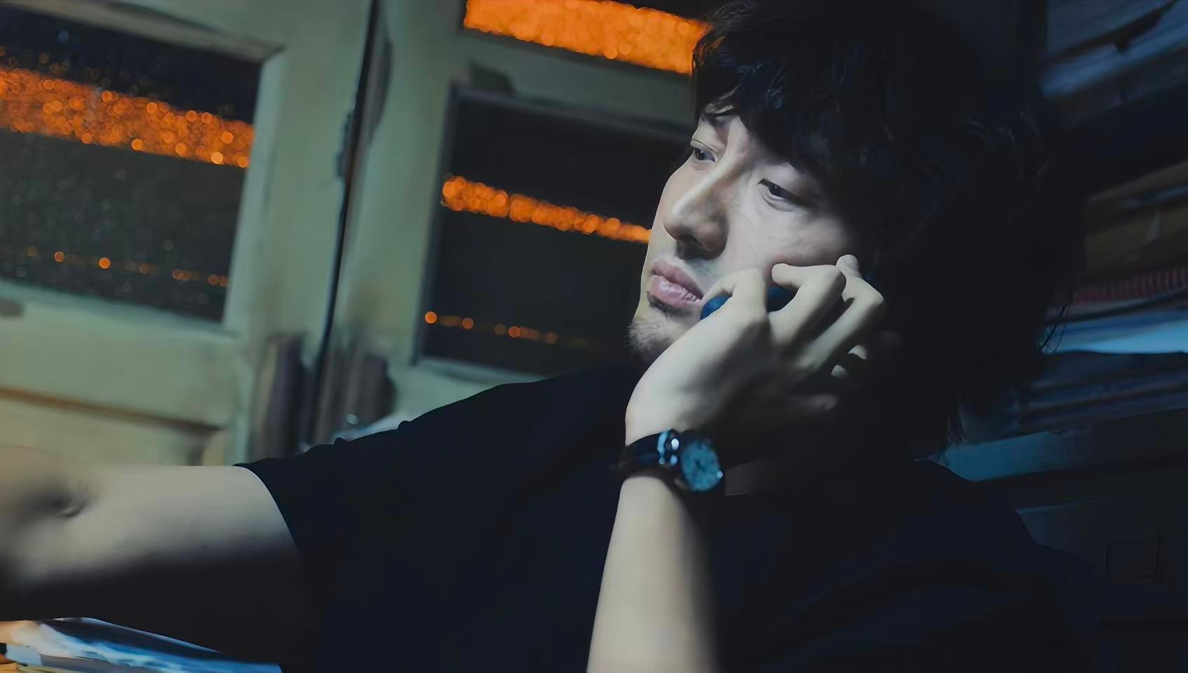 但是王哥在身材和颜值各方面都完全撕漫男啊😋王传君i人走机场王传君私下怎么萌萌的