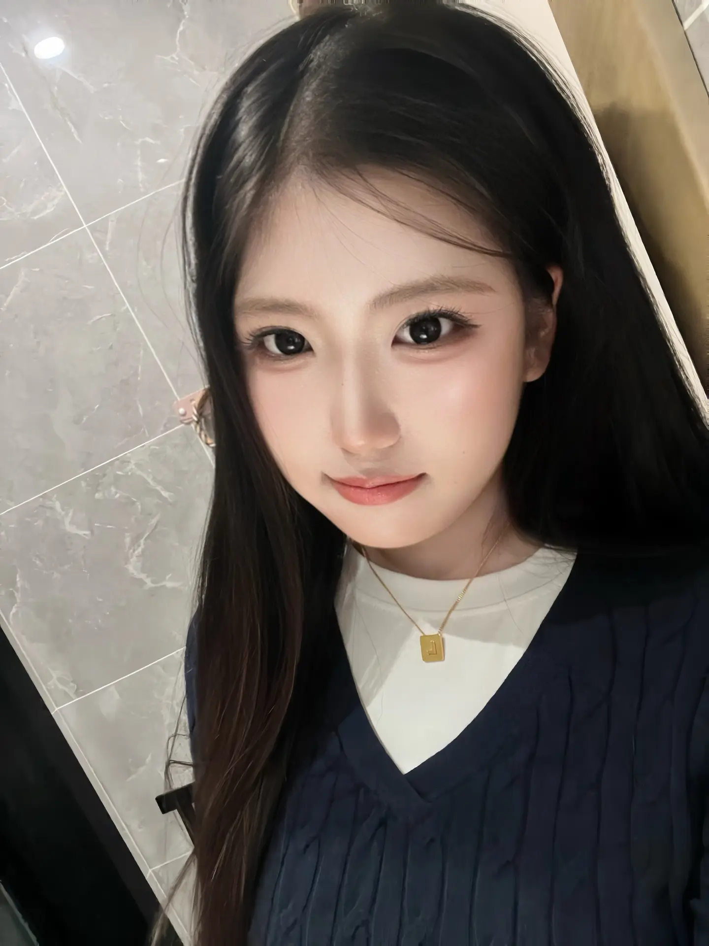 你有好多人陪 可我只想和你说说话。