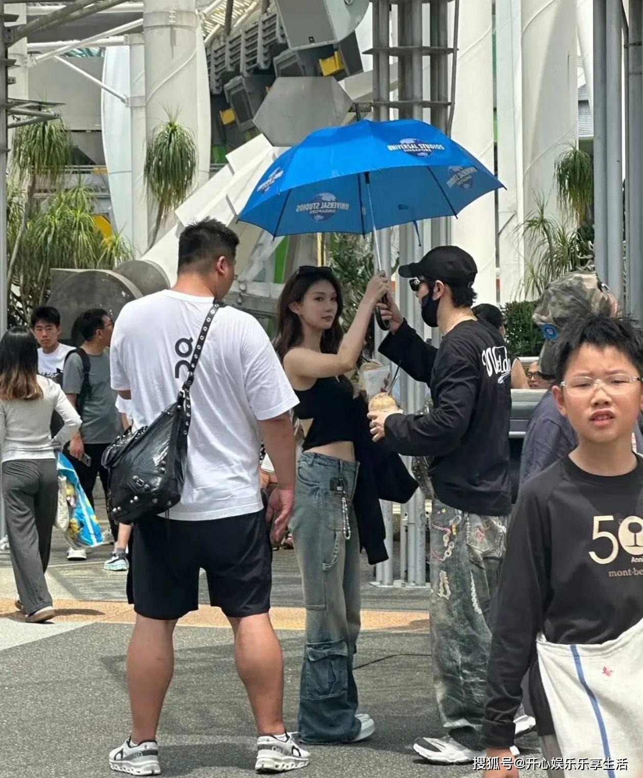 网友都说黄晓明这回眼光开窍了，绯闻女友胡冉儿对比前两任杨颖、李菲儿，属实全方位拉