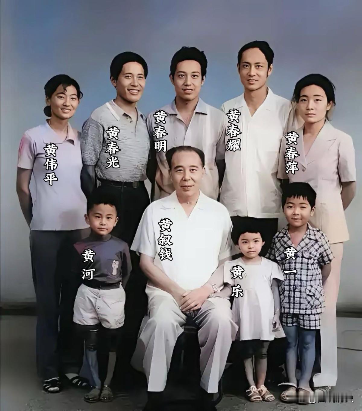 这是黄老将军生前一张全家合影。


在1981年70岁的黄老将军因患肝癌被批准保