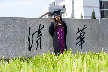 蒋方舟19岁读清华23岁当副主编 蒋方舟早年被认可的核心是“天才少女”人设：7岁