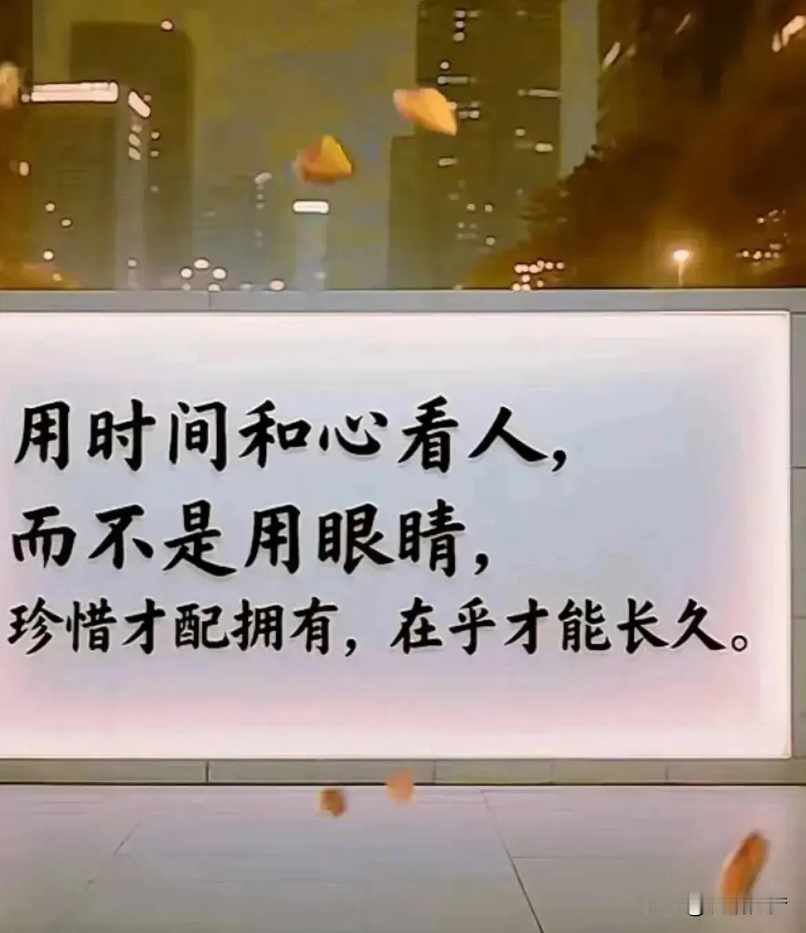 每天晚上睡的早，早上起来的早，不是去跳广场舞，就是去早市买吃的。

回家吃口饭，