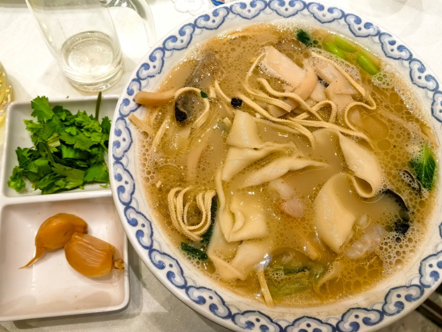 #阳光信用[超话]#【河南之旅第二日-1】好吃的三鲜烩面[色][色][色]#十一