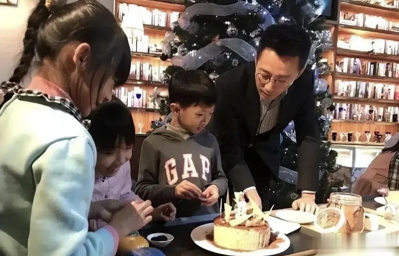 可以看得出大Ｓ与汪小菲的关系真的缓和了，虽然现在大Ｓ还不肯见汪小菲，但愿意让他见