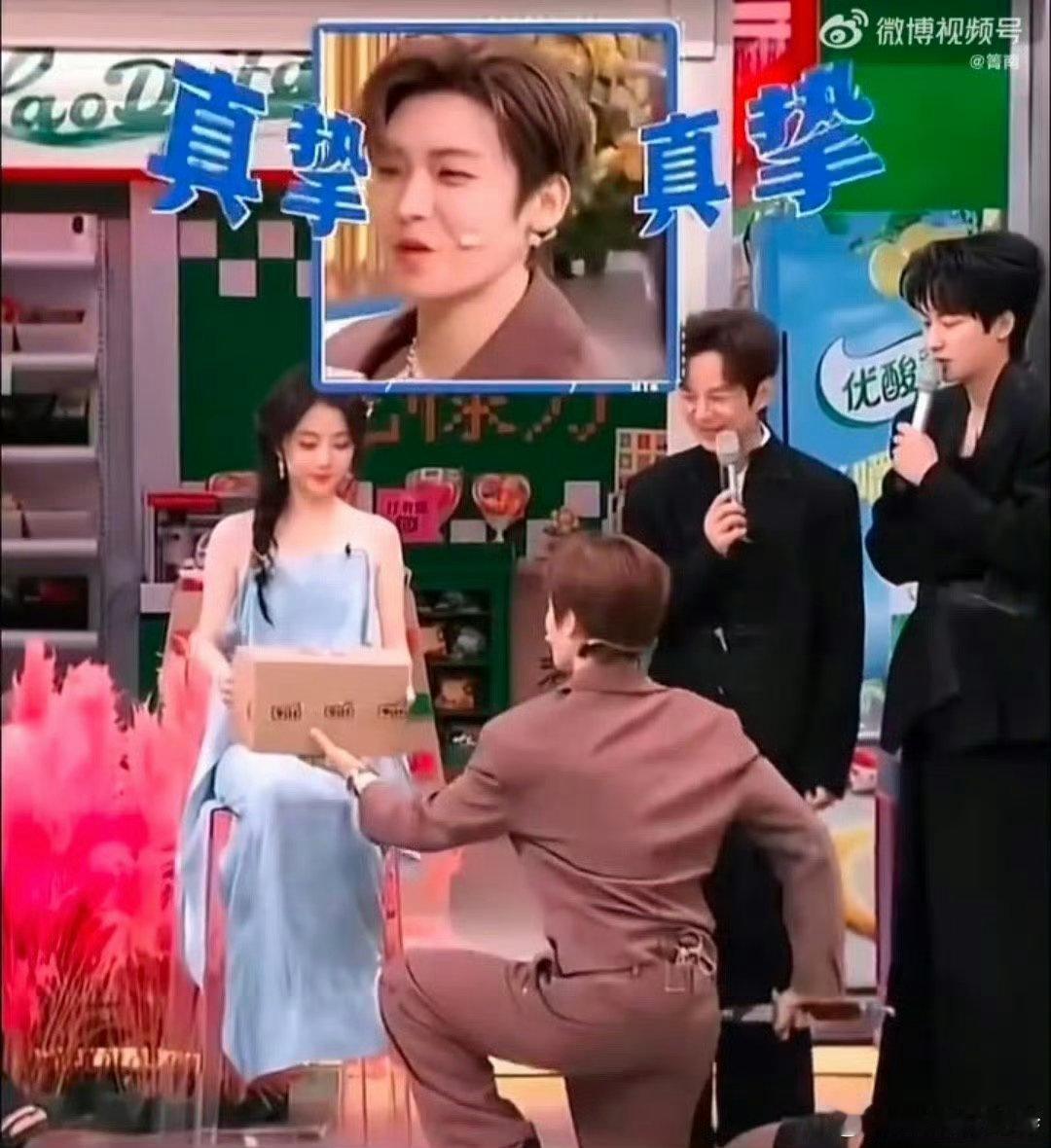 谭松韵侯明昊上演强制爱你好星期六谭松韵的少女感真的绝，面对侯明昊的“强制”互动，