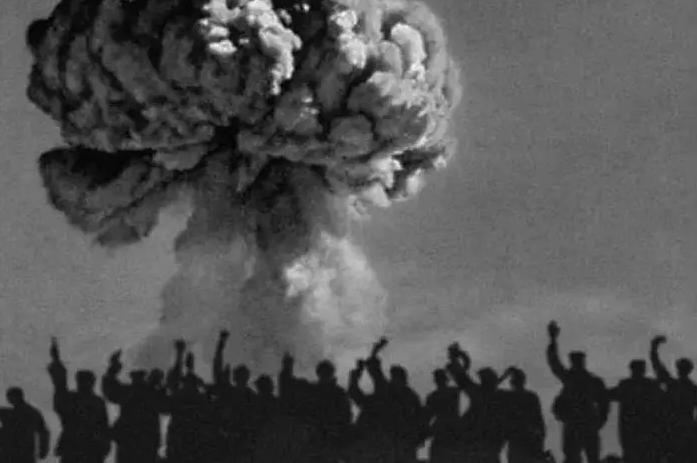 61年前的今天，中国第一颗“争气弹”，即原子弹爆炸成功，标志着中国成为全球第五个