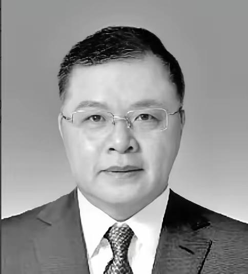 1996年，公费留学的黄大年宣誓加入英国国籍，遭父母怒斥忘祖。12年后，国家召唤