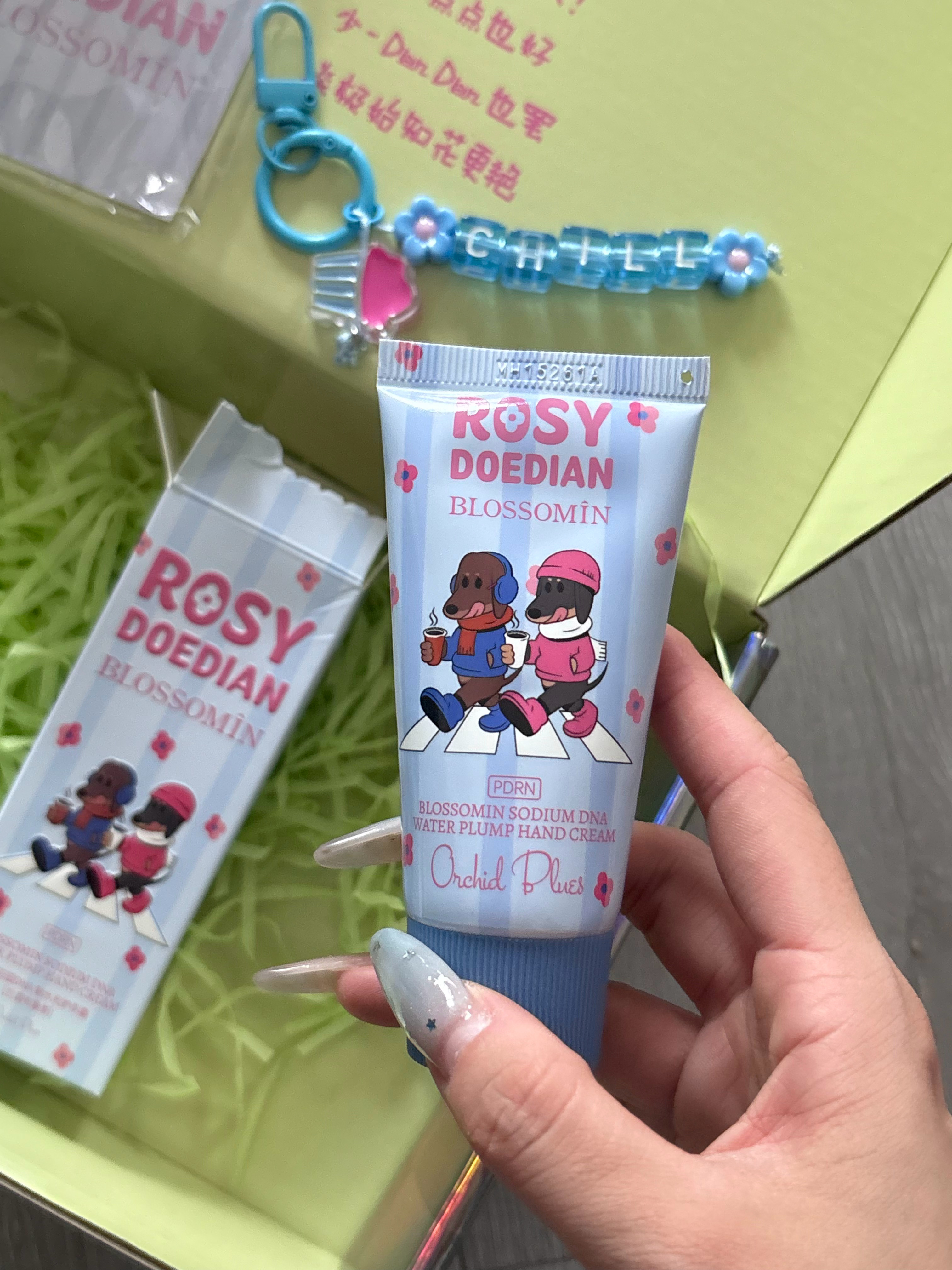 小李妹妹给我买的护手霜啦好可爱的包装 喜欢！ ​​​