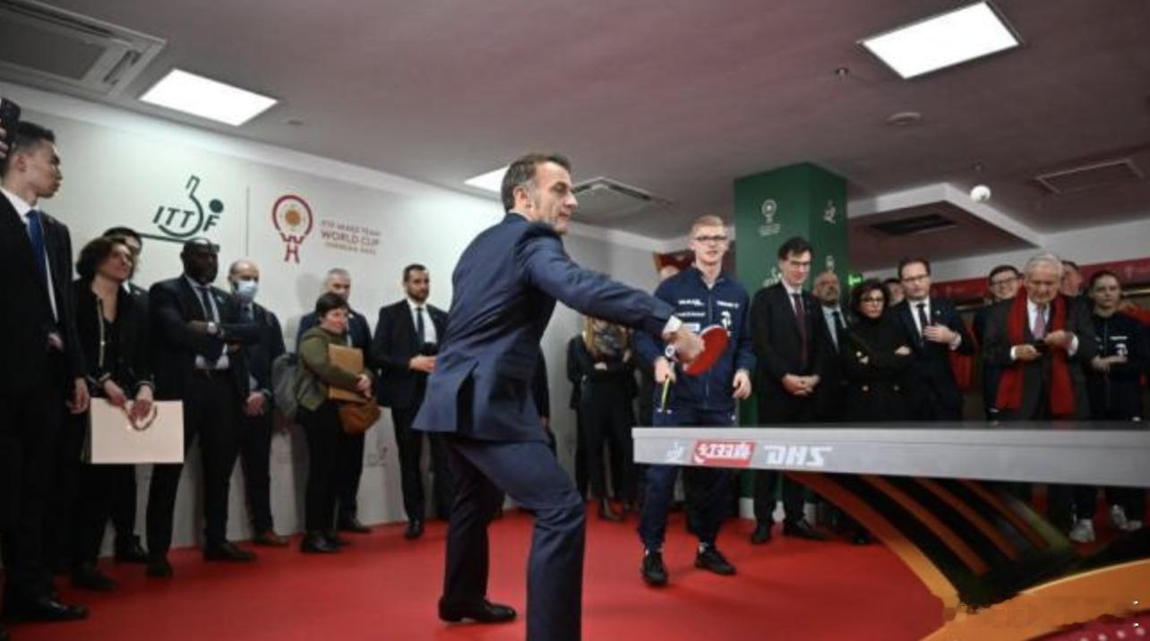 马克龙把访问中国视频置顶感觉像是来度假的，从来没有这么放松过！ 