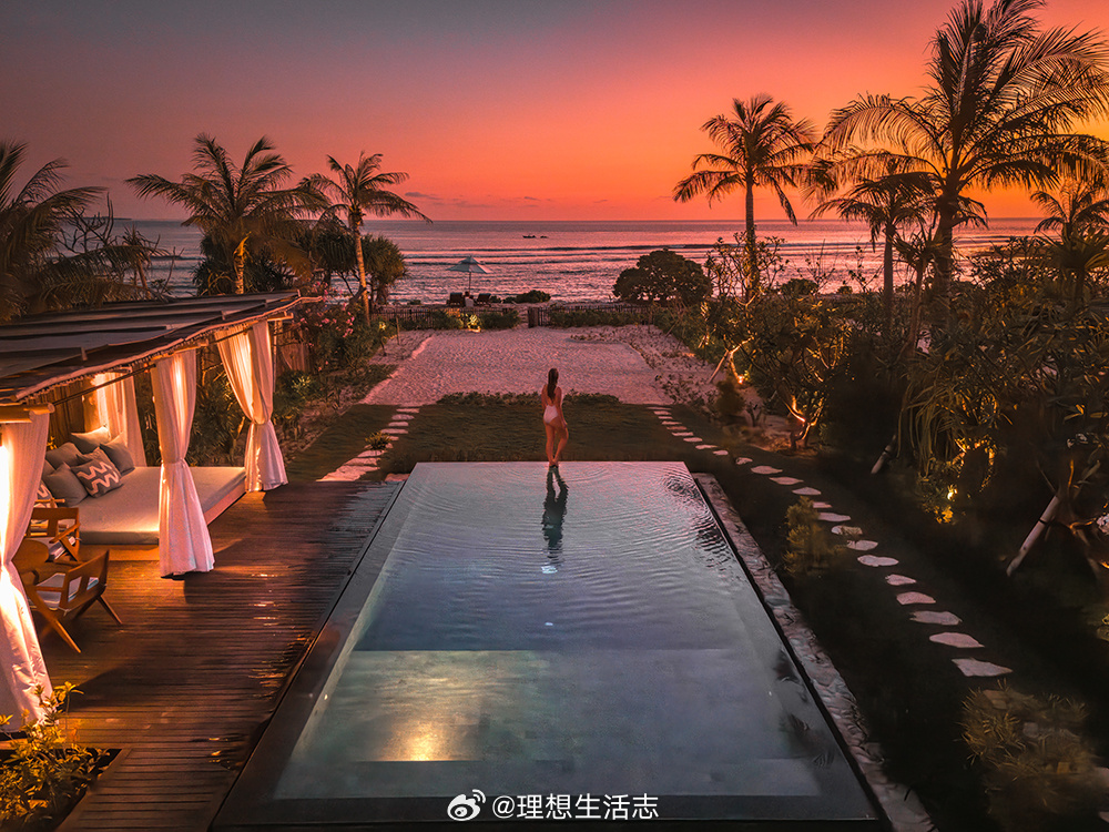 在罗地岛（Rote Island）博阿地区（Bo’a）未经雕琢的海岸线上，嶙峋的