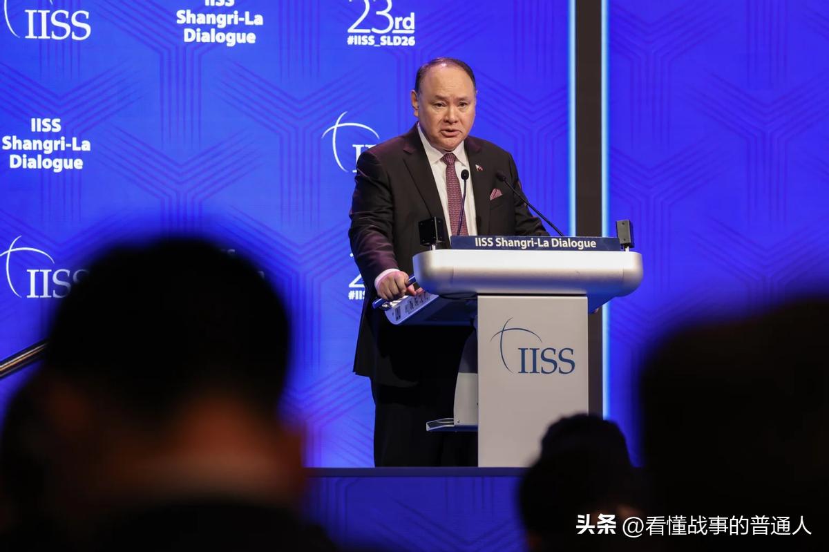 话放在这儿，中方听见了。菲律宾国防部长特奥多罗一周前还对着记者笑，说自己在中国没