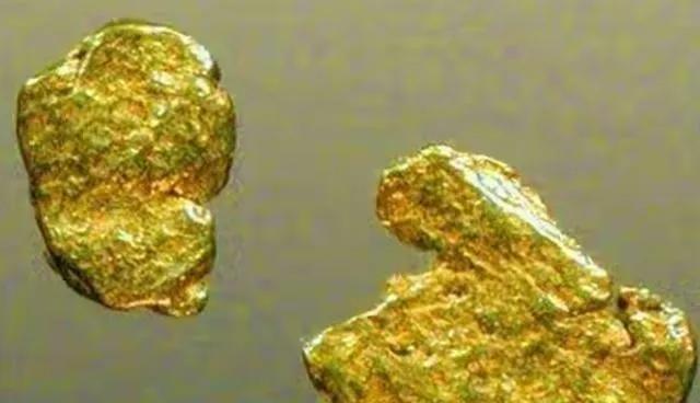 1980年，沈阳妇女黄淑珍带着3斤黄金来银行兑换。工作人员一眼就看出来她拿来的是