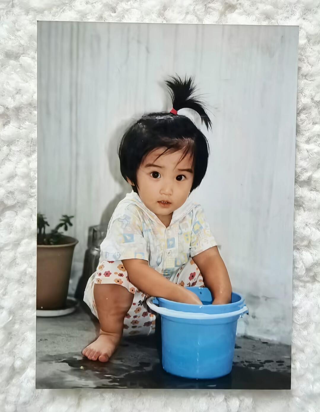 卢昱晓跟小时候有什么区别 晓晓生日快乐🎂考古到卢昱晓的儿童照发现晓晓完全是等比