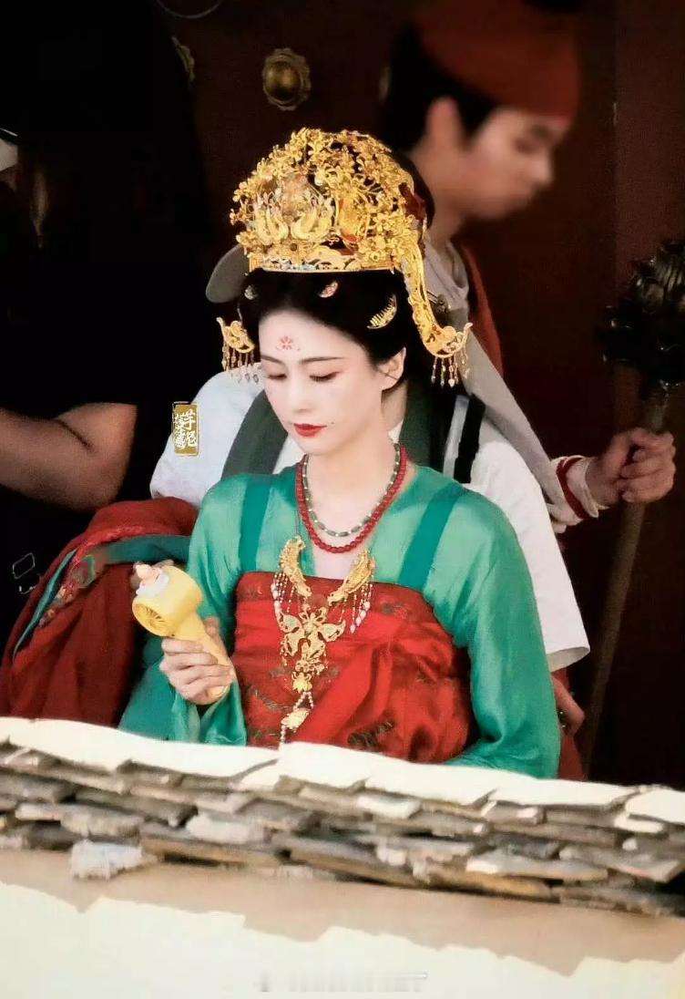 白鹿《莫离》大婚路透，妆造如何？ ​​​