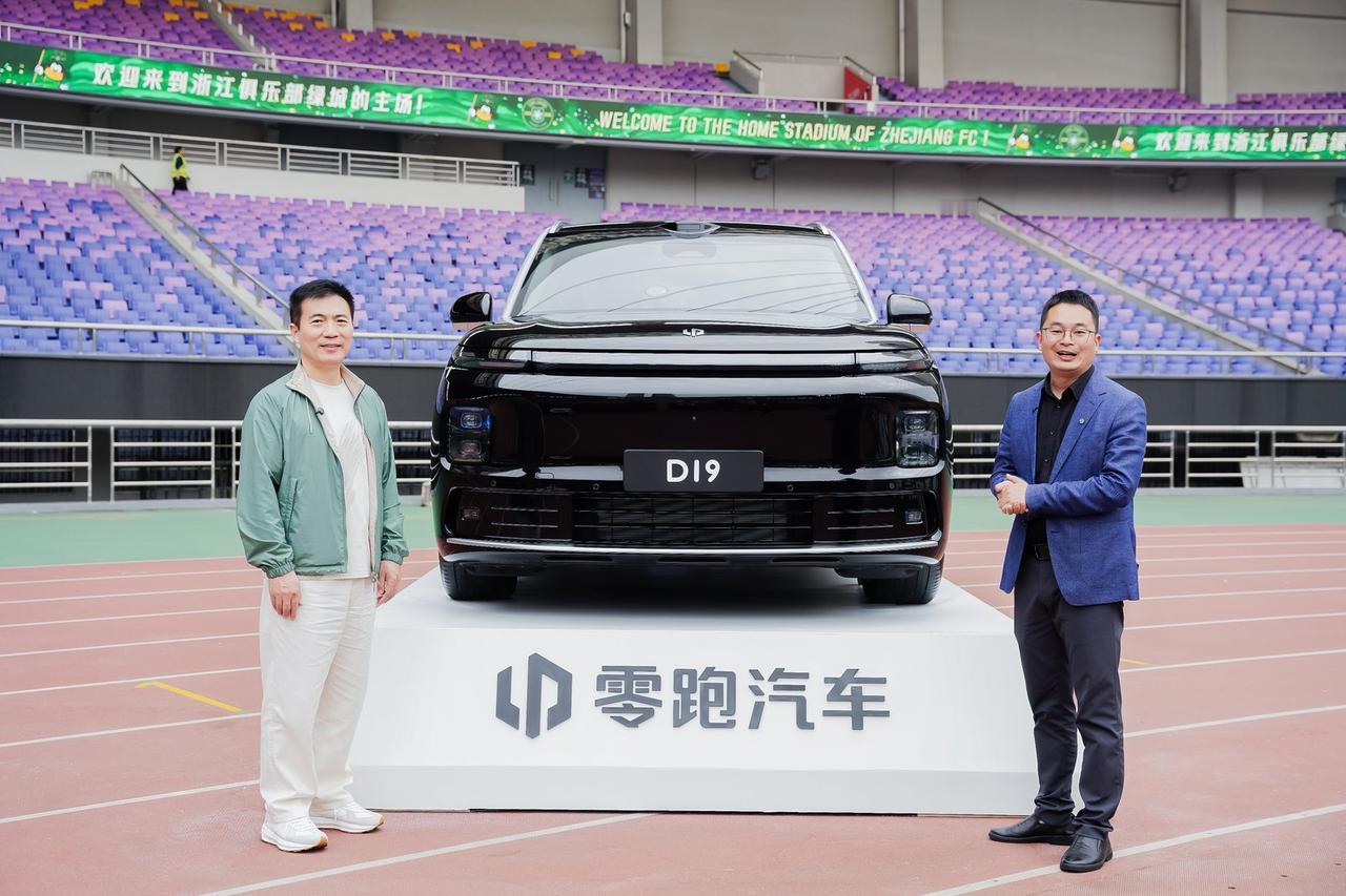 黄健翔同款看球视角火了！不敢想象坐在零跑D19里看球，会有多过瘾！
 
如果看球