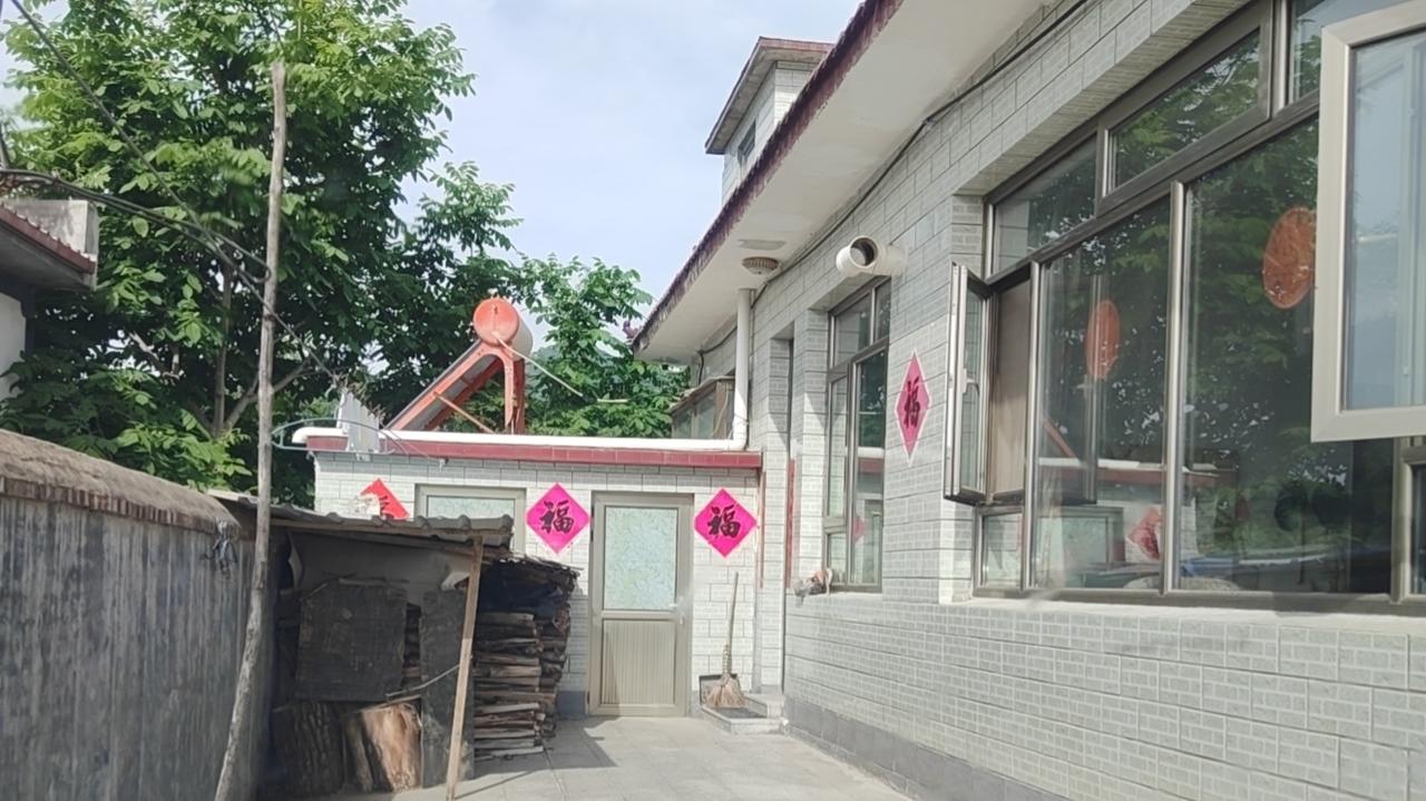 “一阴一阳之谓道。”世间万物都在阴阳的相互作用中平衡发展。人生不必追求极致的完美