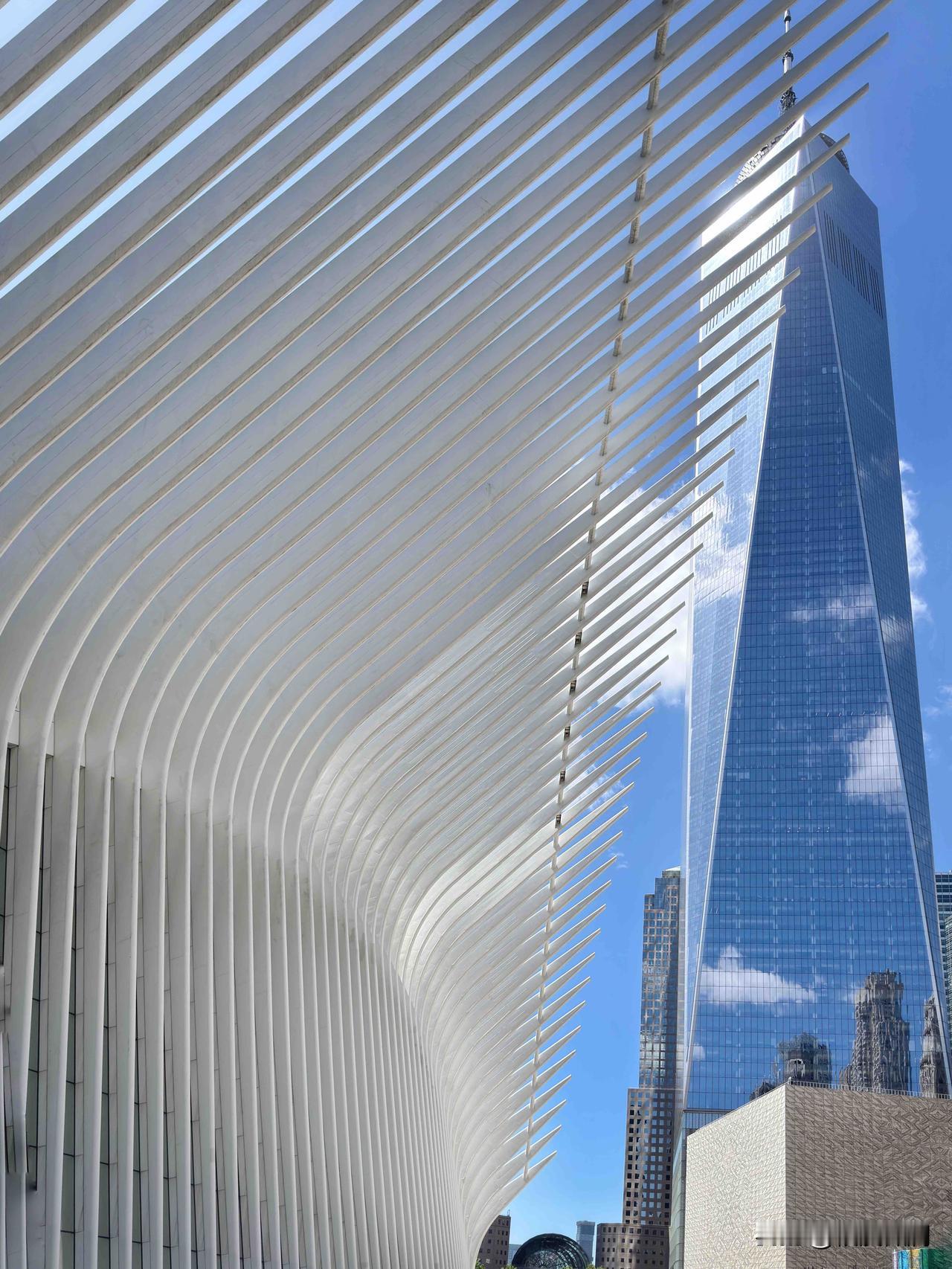 重建的纽约世贸中心是一定要去逛逛的，这边的街区明显干净整洁了许多。印象比较深刻的