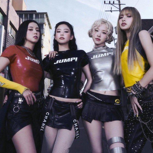 BLACKPINK BLACKPINK 公开了她们联名的可玩 Tamagotch