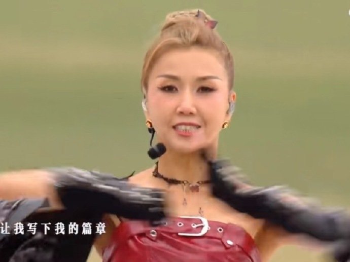 王蓉[超话]王蓉谭薇何泓姗彭小苒合作东方看《东方》舞台才知道什么叫 “又美又飒”