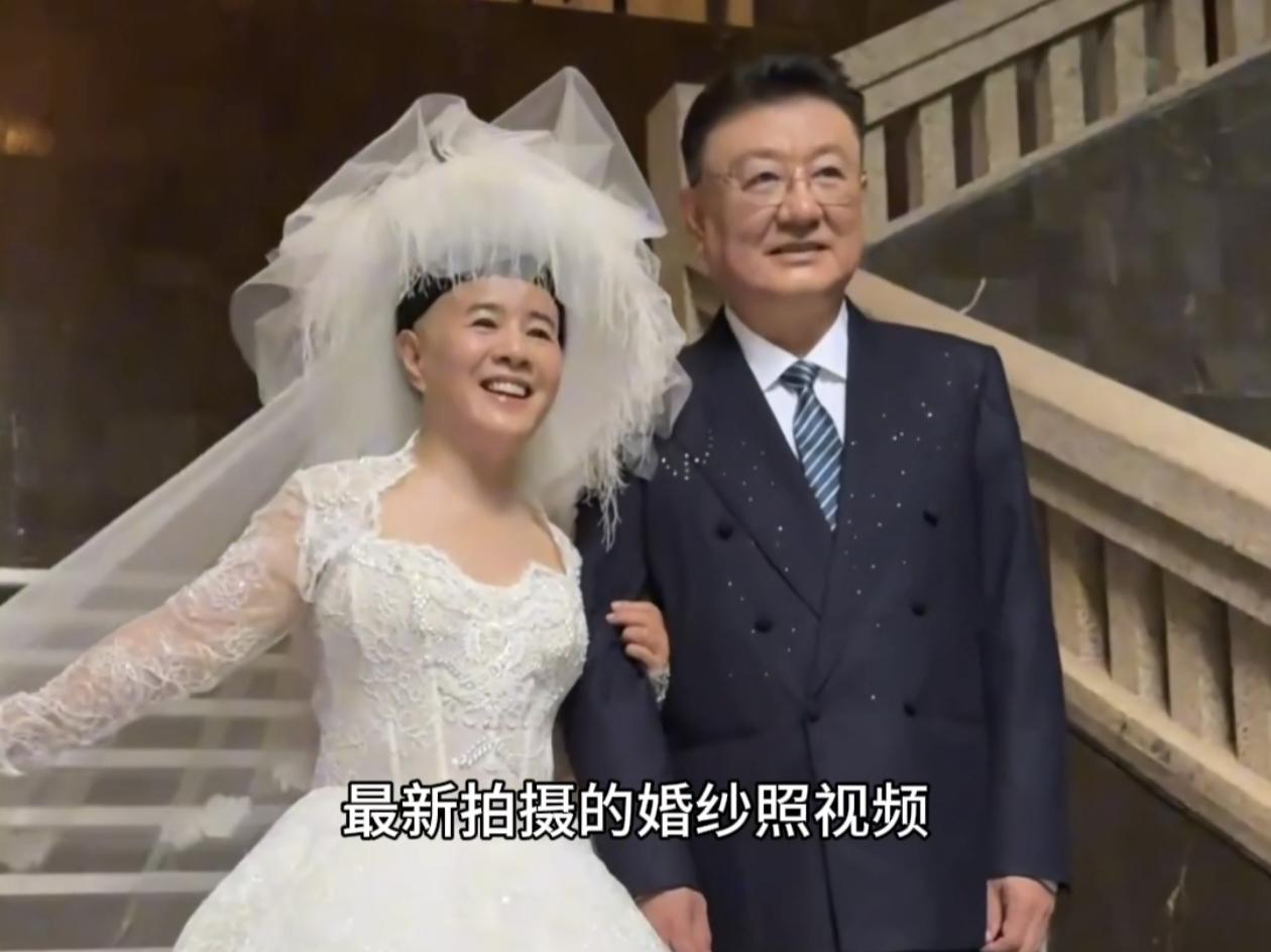 《大风车》金龟子今天晒出了她与《新闻联播》主播王宁最新拍摄的婚纱照视频，感动了无