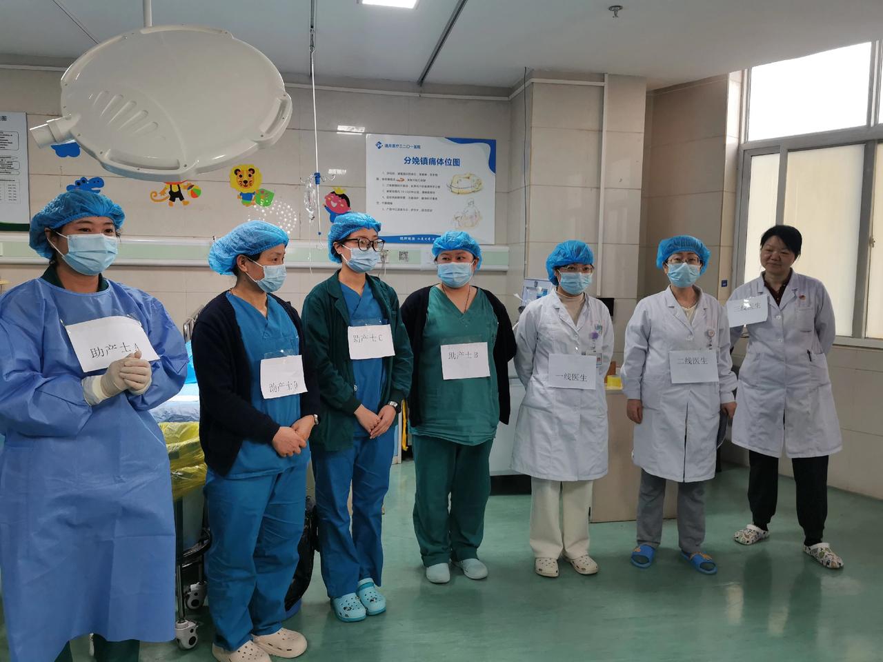 下班时间≠松懈时刻
产科全体医护、助产姐妹集结
以应急演练锤炼本领
以专业担当筑