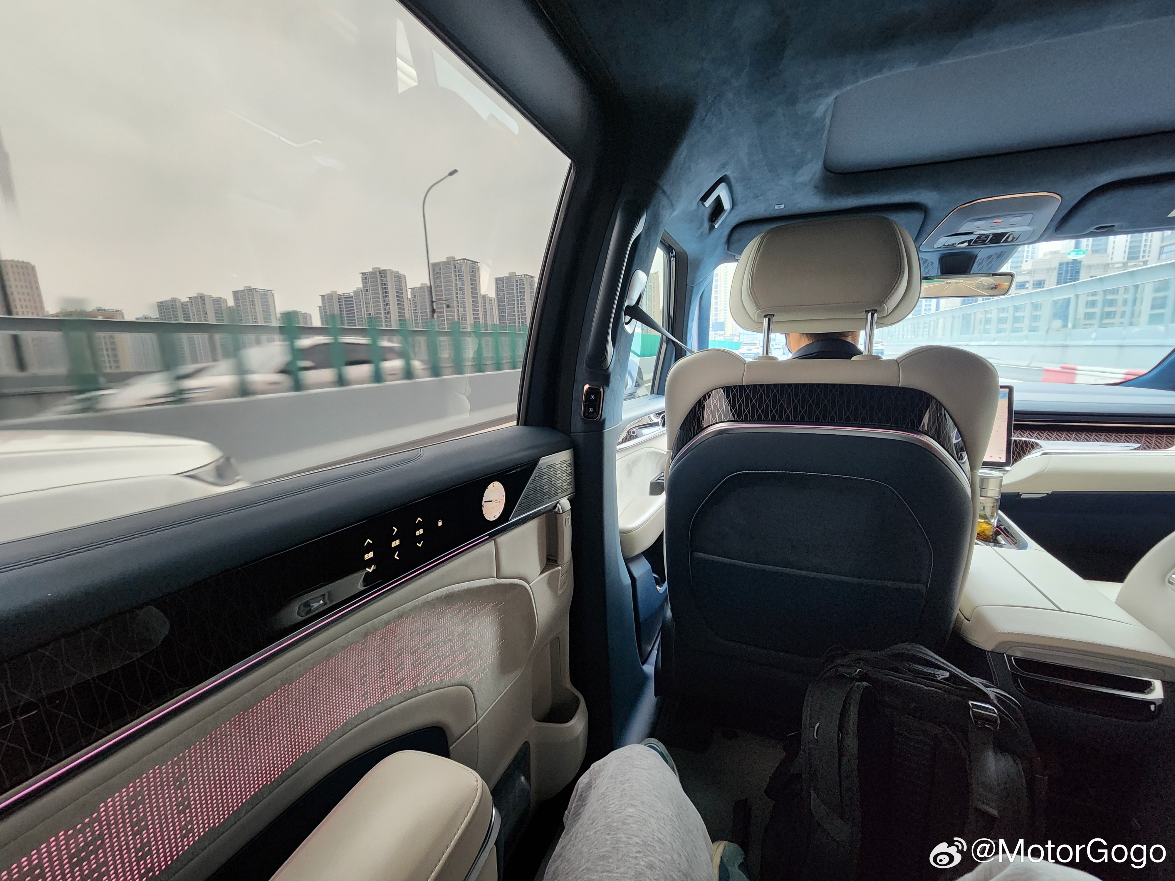 今天来杭州了，大家知道要拍什么了吧，其实之前看过了。内饰基本可以用精致，豪华，高