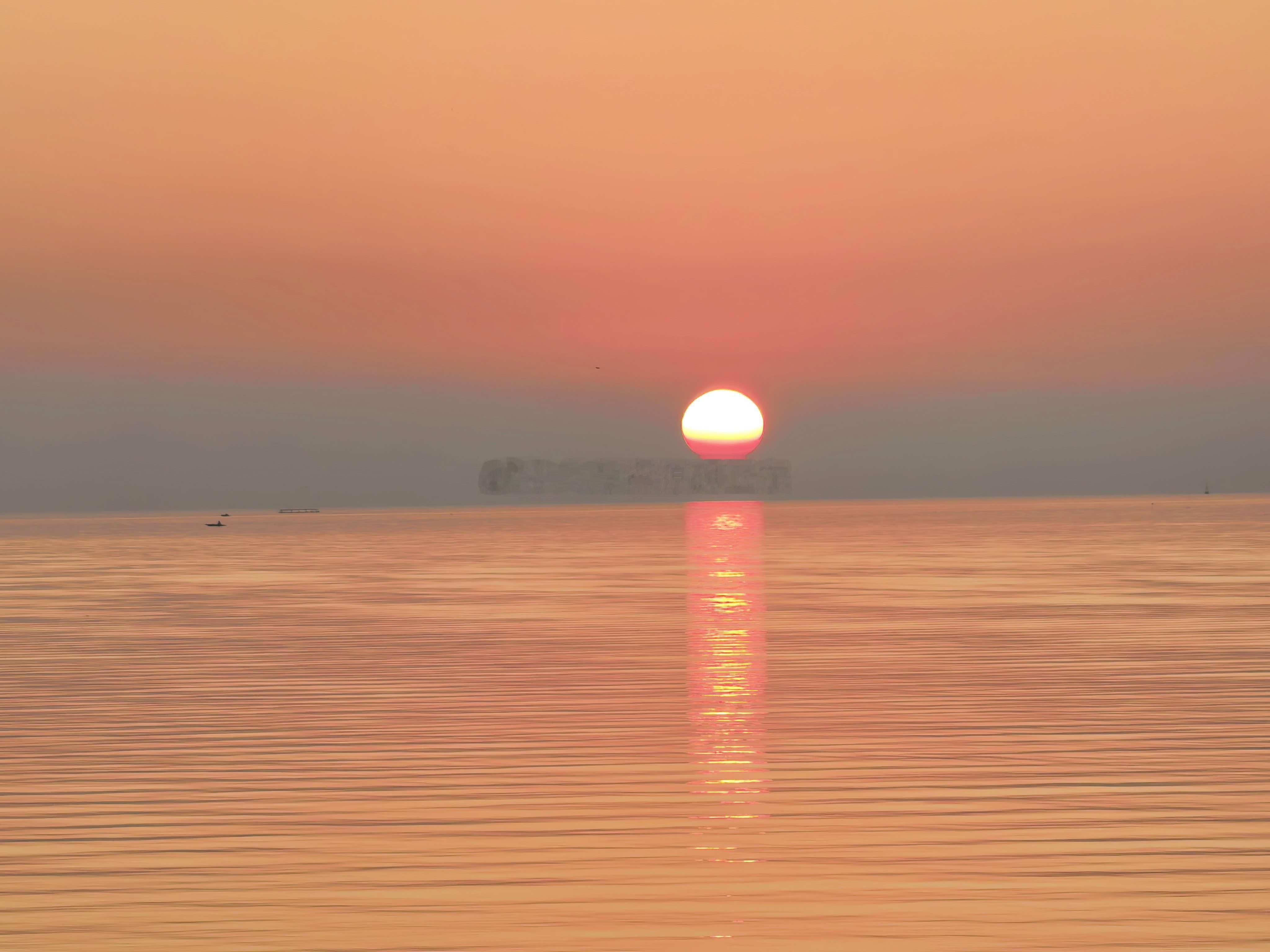 “夕阳无限好，只是近黄昏。”不要畏惧衰老，晚年是人生落幕，实则，卸下工作重担、抛