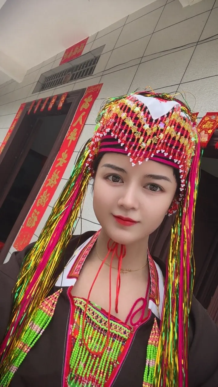 可惜你不跟我回瑶寨，更不知道瑶族女孩有多深情