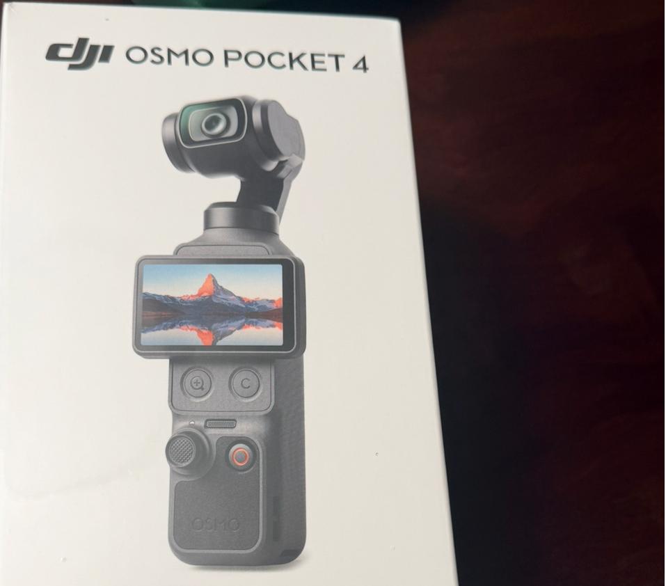 二手市场这两天好多人在出全新的大疆Pocket4，一看原因，要么是看见大疆Poc